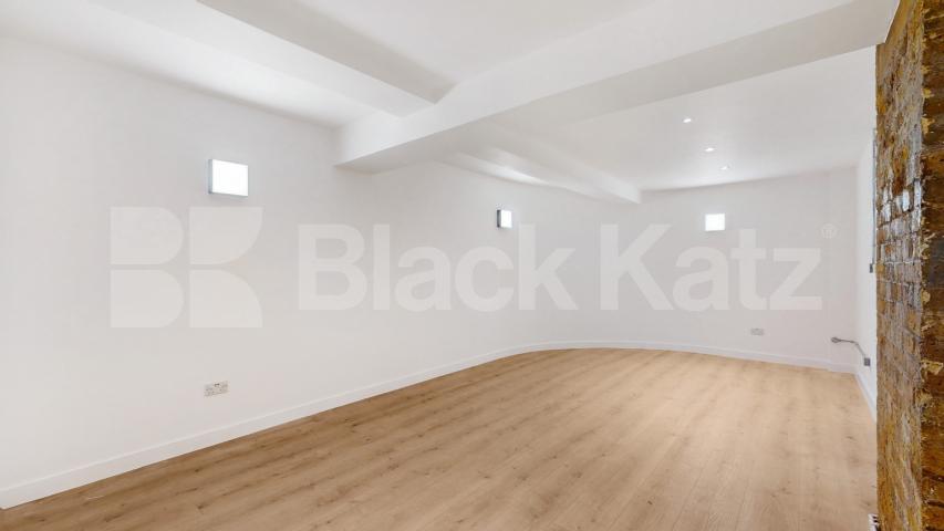  beautifully refurbished live/work one-bedroom apartment, Springfield House lofts - Tyssen Street, Dalston